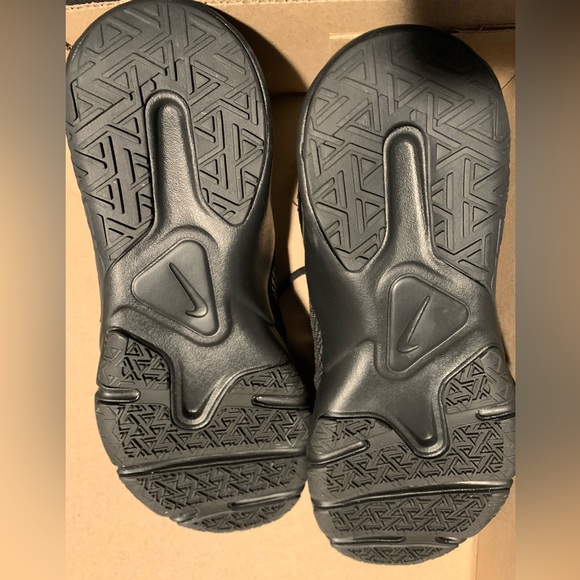 Nike Women’s training shoe Black sz 8 New w/out tags - Picture 6 of 9